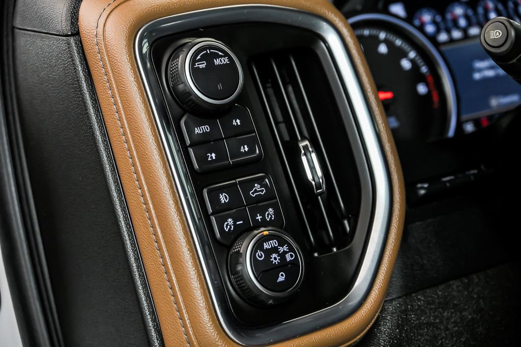 Used 2022 Chevrolet Silverado 2500 High Country w/ Technology Package AWD/4WD image 17