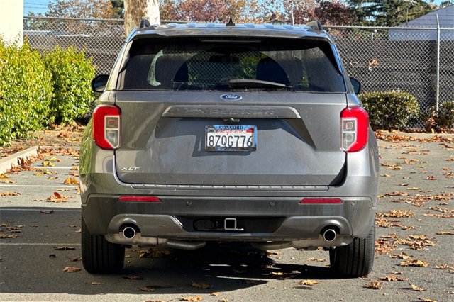 Used 2022 Ford Explorer XLT w/ Equipment Group 202A image 5