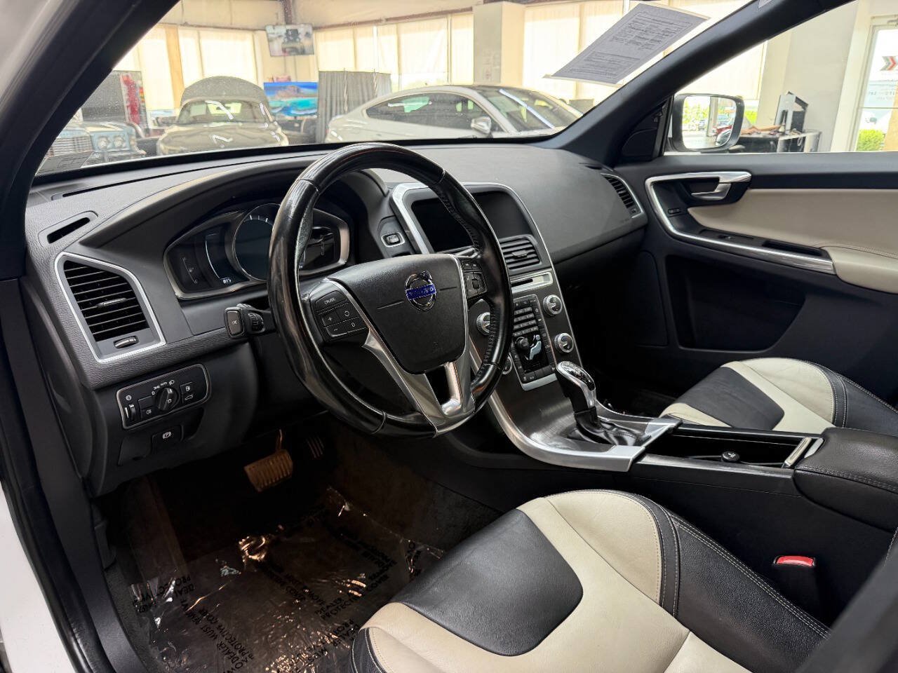 Used 2016 Volvo XC60 T6 AWD/4WD image 19