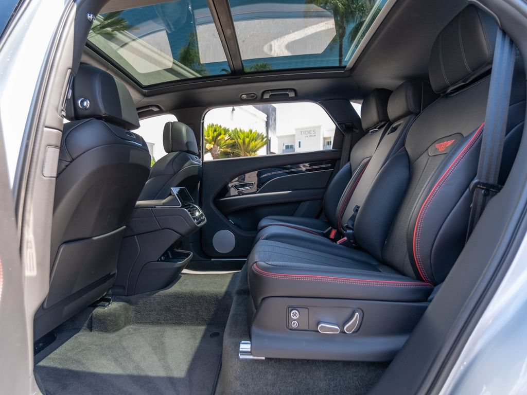 Used 2023 Bentley Bentayga Extended Wheelbase AWD/4WD image 22