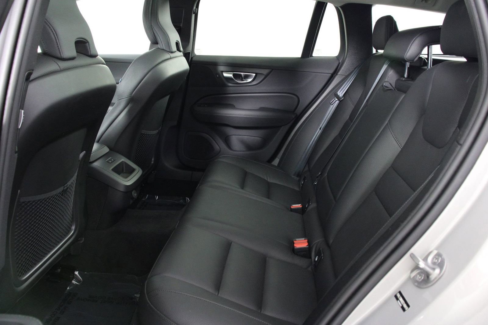 Used 2025 Volvo V60 B5 Cross Country Plus image 32