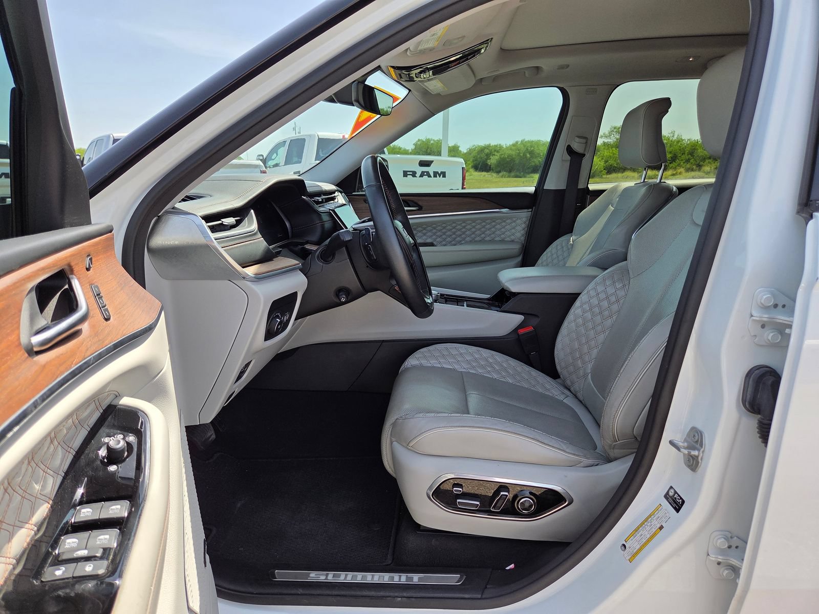 Used 2022 Jeep Grand Cherokee Summit RWD image 13