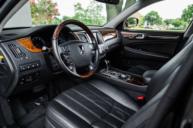 Used 2012 Hyundai Equus Signature RWD image 2