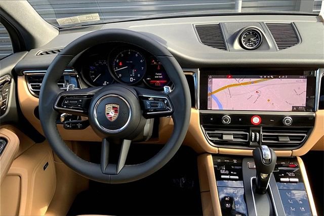 Certified 2026 Porsche Macan AWD/4WD image 23