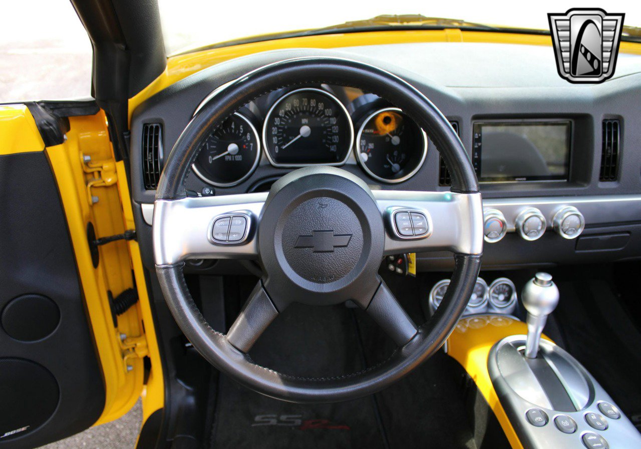Used 2005 Chevrolet SSR w/ Preferred Equipment Group image 20