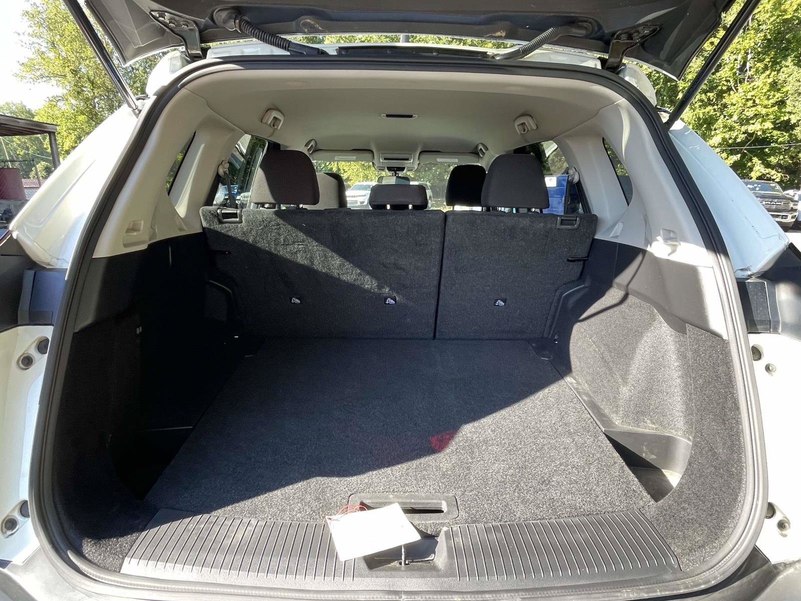 Used 2023 Nissan Rogue S AWD/4WD image 9