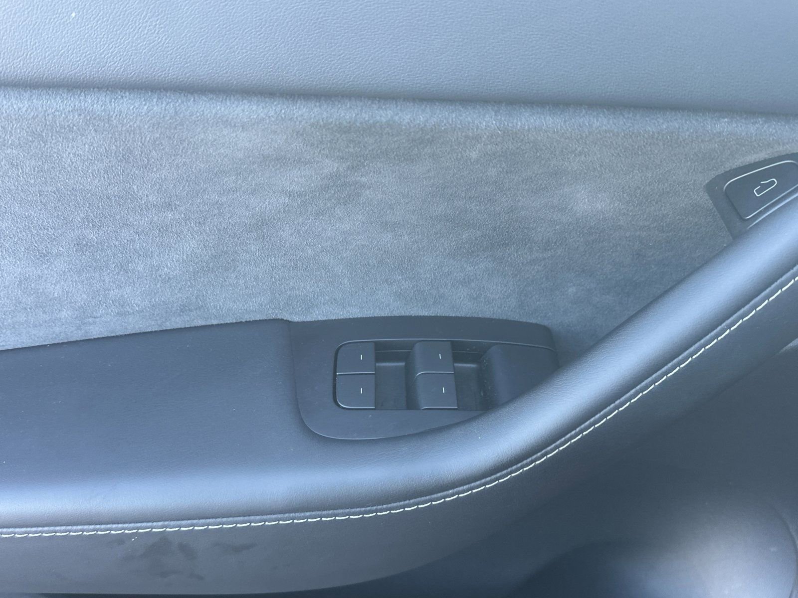 Used 2022 Tesla Model Y Long Range image 11