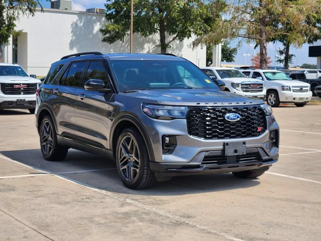 Used 2025 Ford Explorer ST AWD/4WD image 3