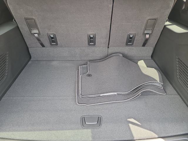 New 2026 Chevrolet Suburban LS w/ LPO, Dark Essentials Package RWD image 9