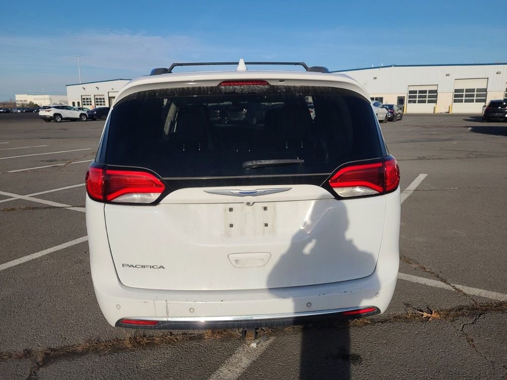 Used 2018 Chrysler Pacifica Touring-L image 3