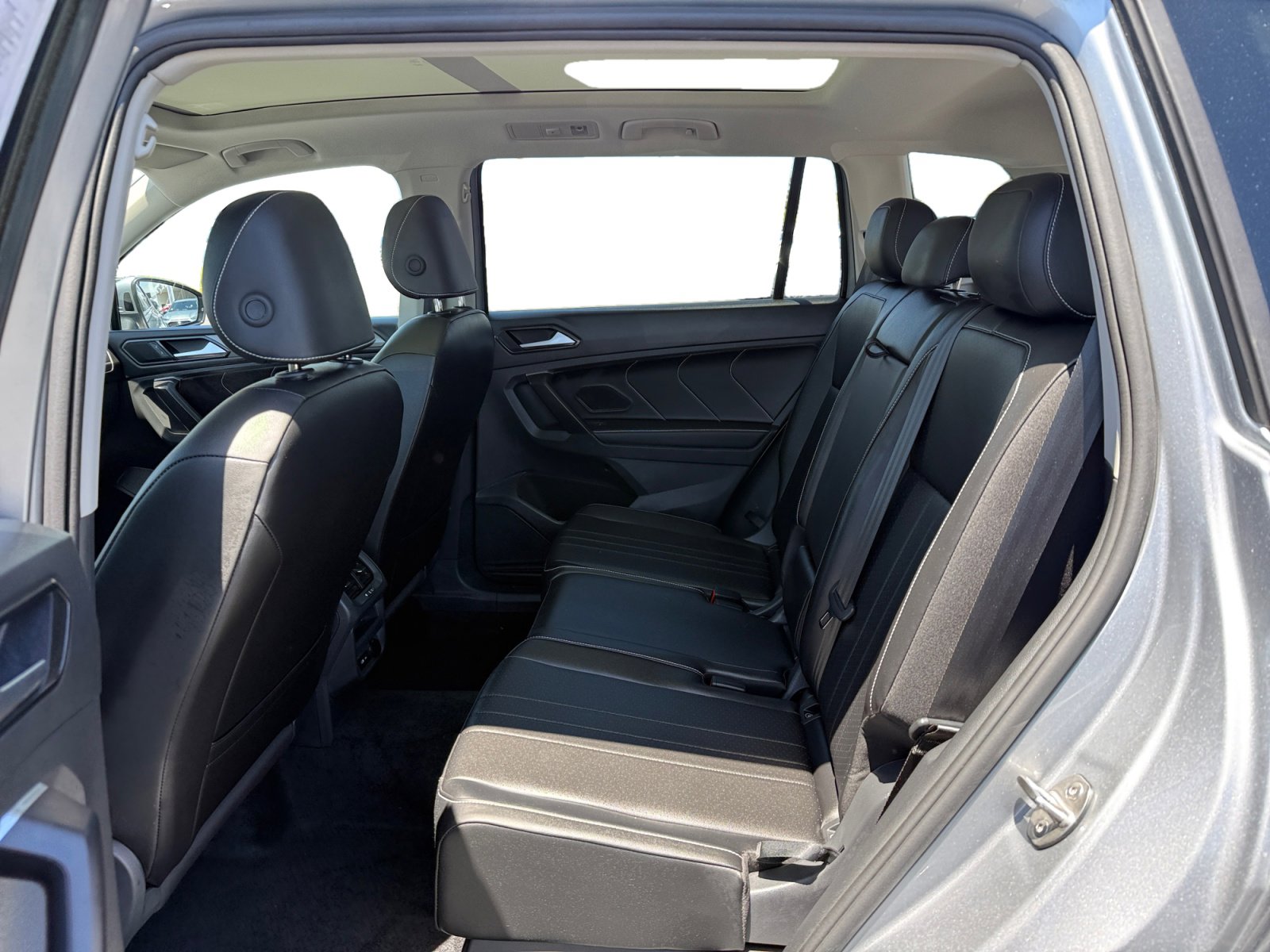 Certified 2024 Volkswagen Tiguan SE AWD/4WD image 16