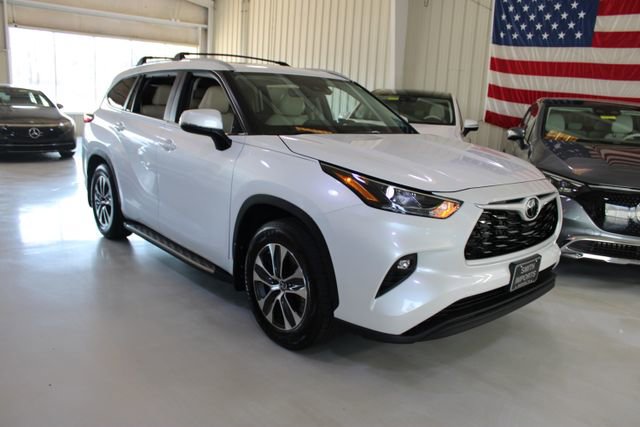 Used 2023 Toyota Highlander XLE image 42