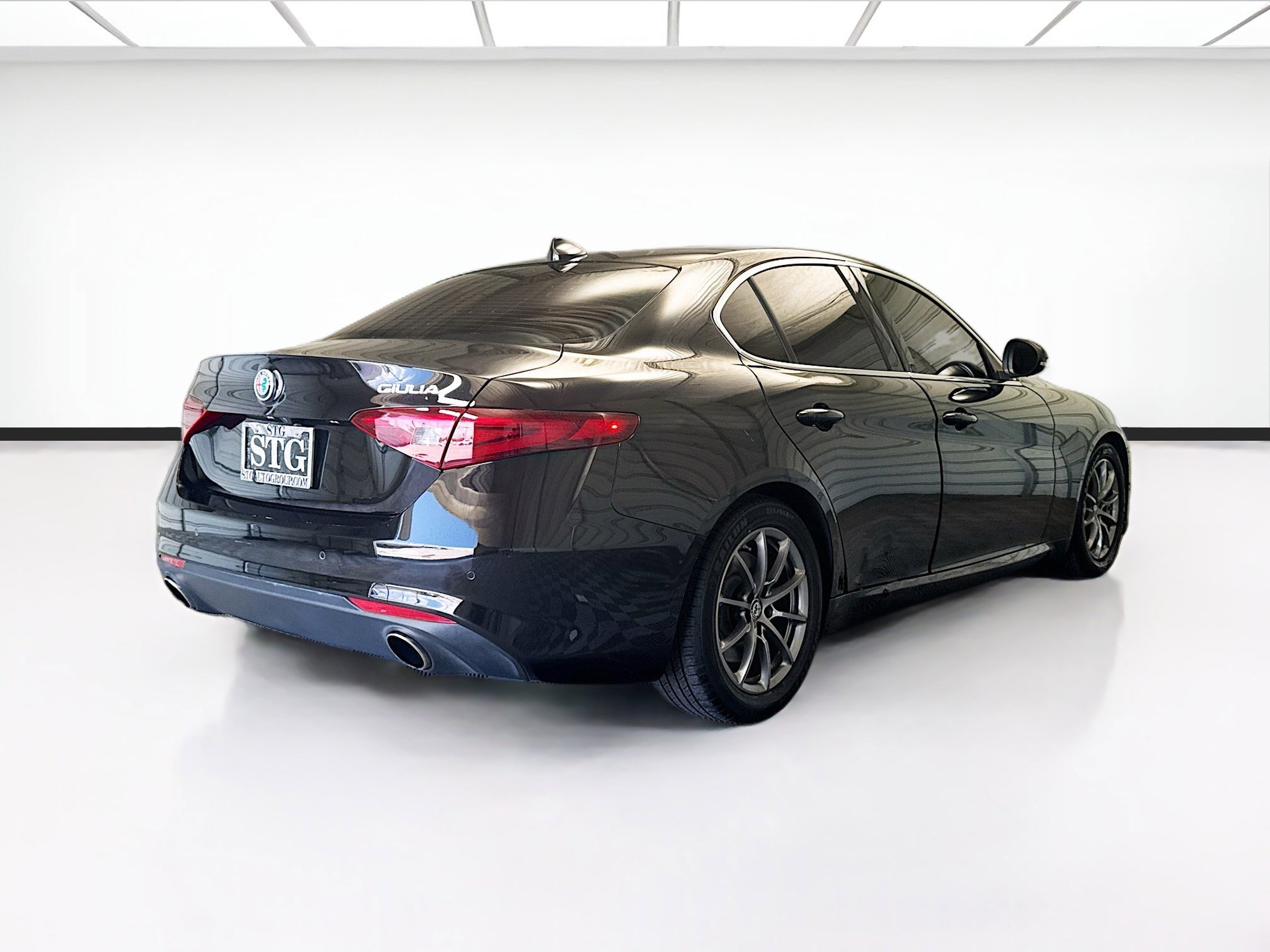 Used 2018 Alfa Romeo Giulia RWD image 4