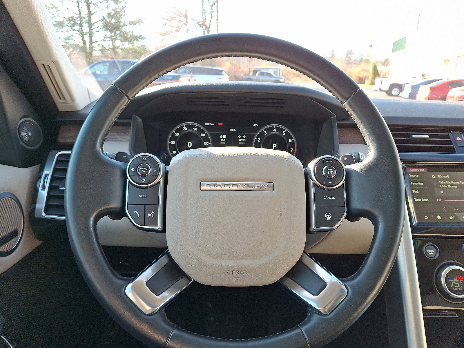 Used 2018 Land Rover Discovery HSE image 17