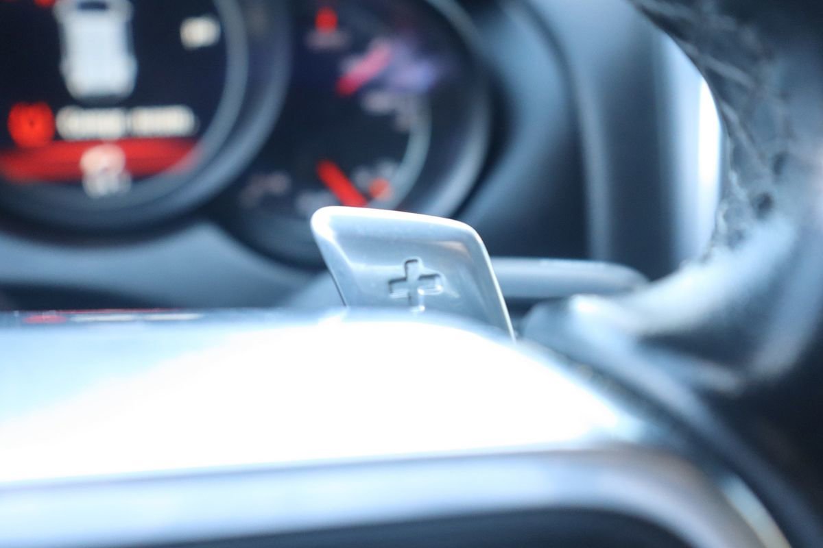 Used 2016 Porsche Cayenne image 18