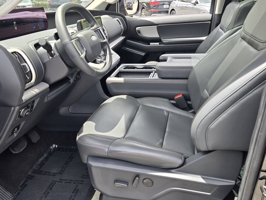 Used 2025 Ford Expedition Active AWD/4WD image 10