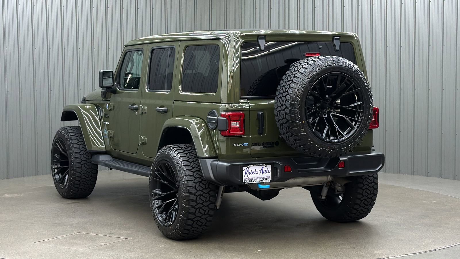 Used 2024 Jeep Wrangler Unlimited Sahara w/ Technology Group AWD/4WD image 3