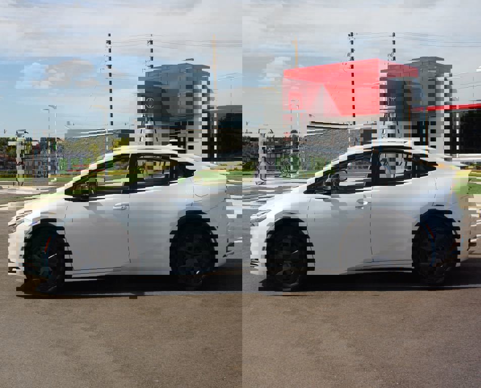 Used 2023 Toyota Prius LE image 11