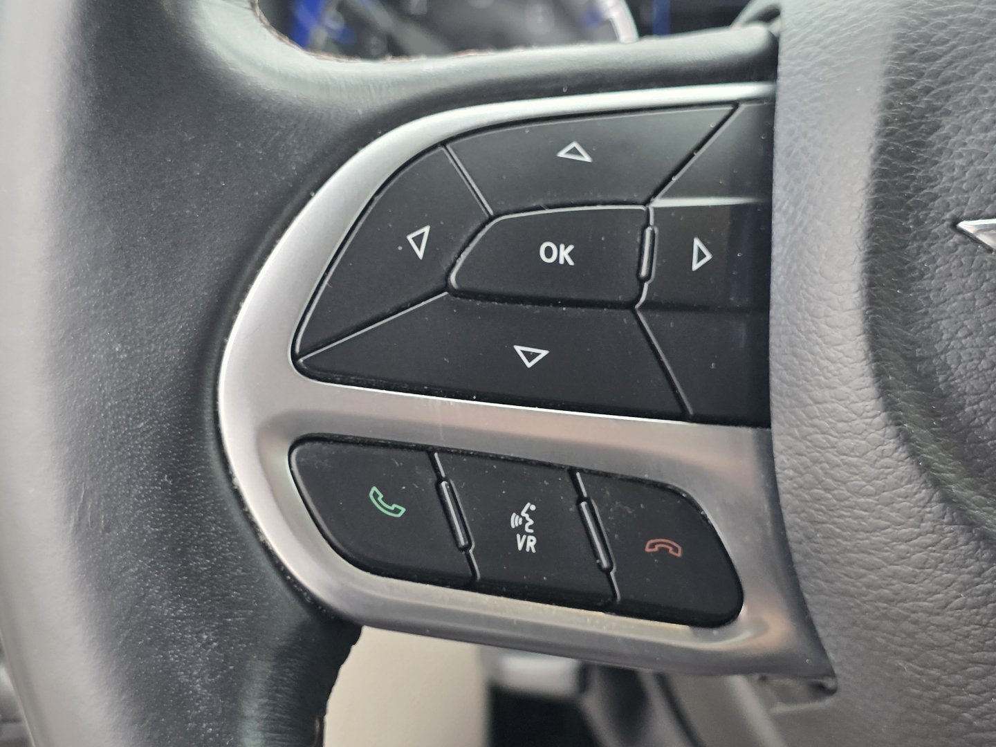 Used 2018 Chrysler Pacifica Touring-L w/ Premium Audio Group FWD image 29