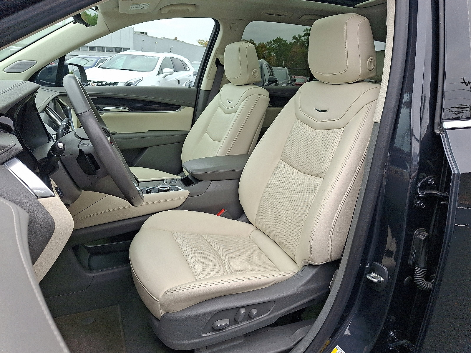 Certified 2023 Cadillac XT6 Premium Luxury w/ Technology Package image 16