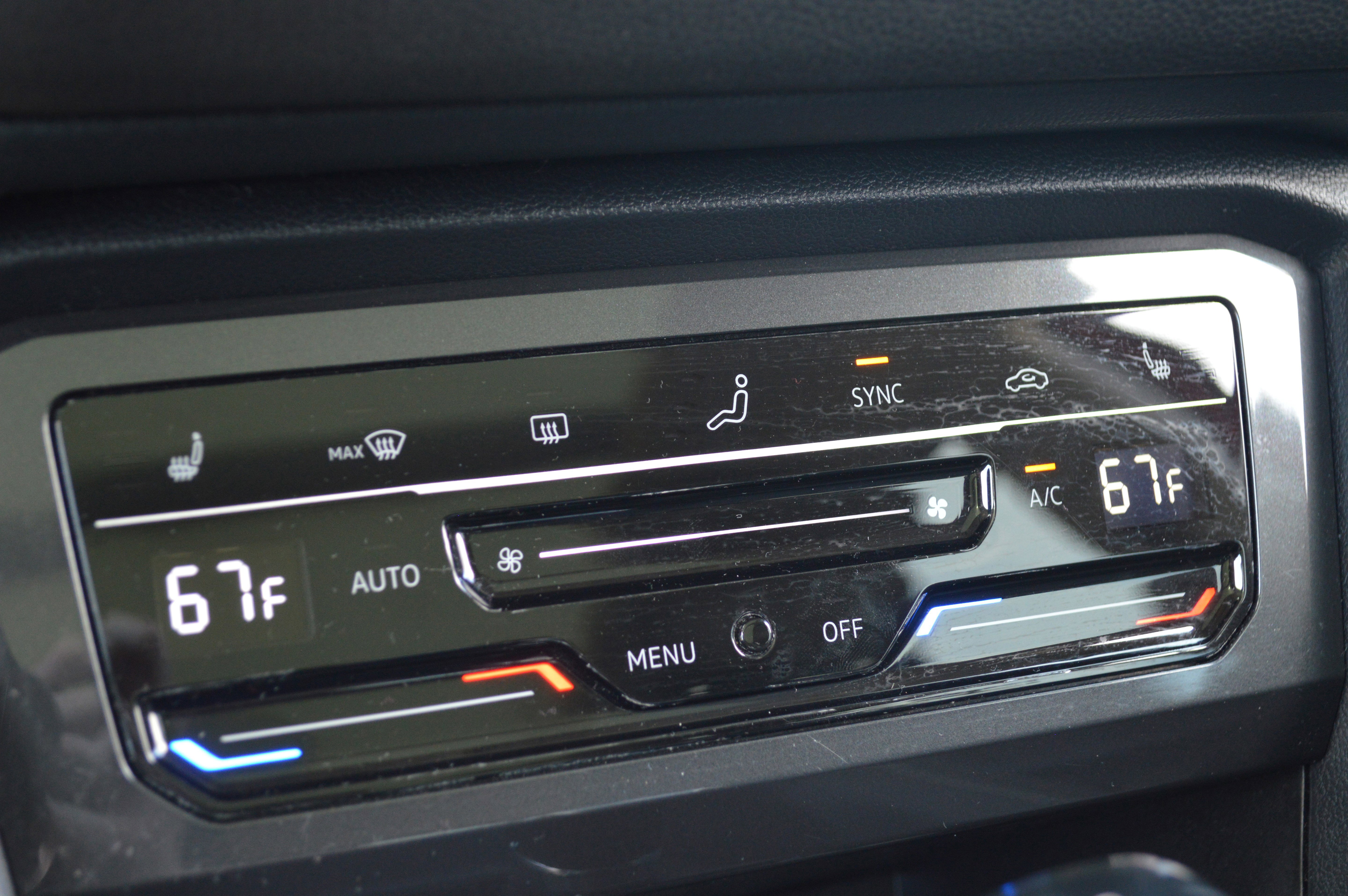 Used 2022 Volkswagen Tiguan SE image 23