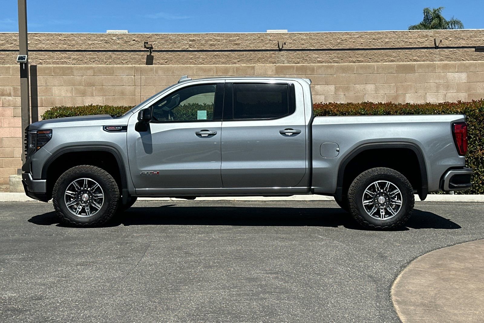 Certified 2025 GMC Sierra 1500 AT4 image 7