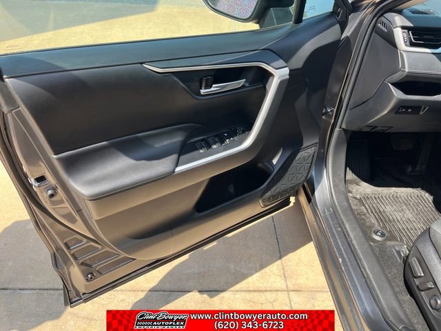 Used 2022 Toyota RAV4 XLE AWD/4WD image 11