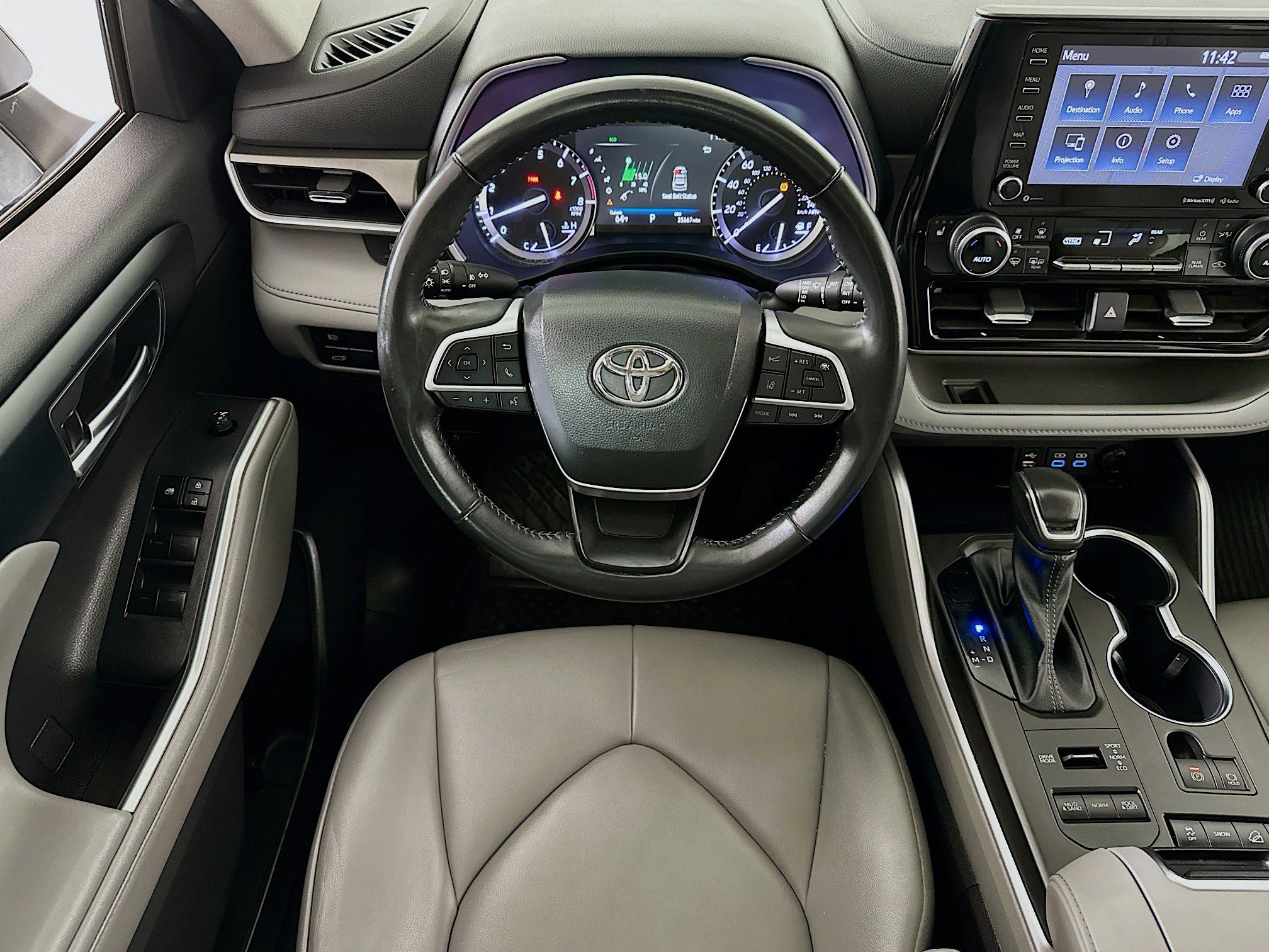 Used 2022 Toyota Highlander XLE AWD/4WD image 21