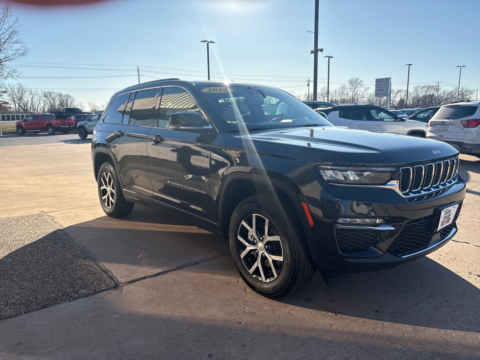 Used 2024 Jeep Grand Cherokee Limited AWD/4WD image 8