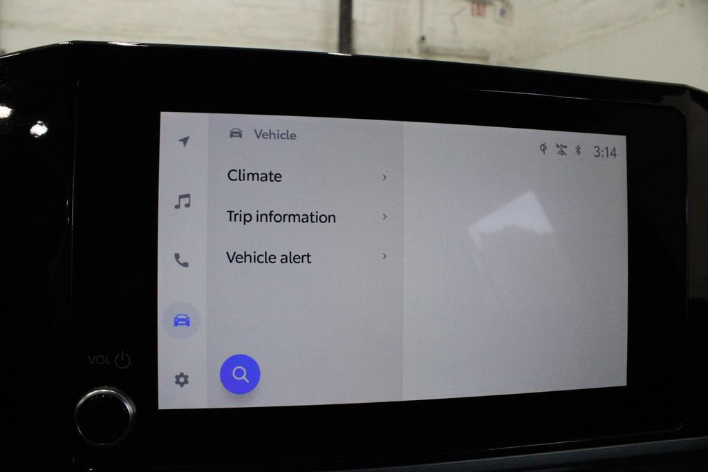 Used 2025 Toyota Camry SE image 34