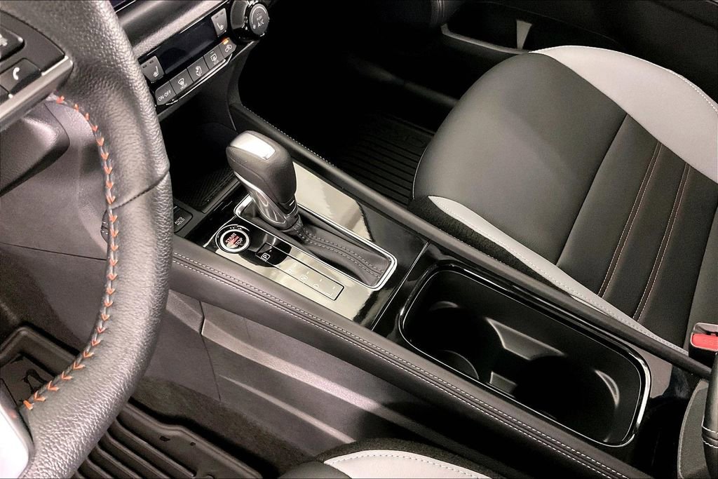 Used 2024 Nissan Kicks SR w/ SR Premium Package image 19