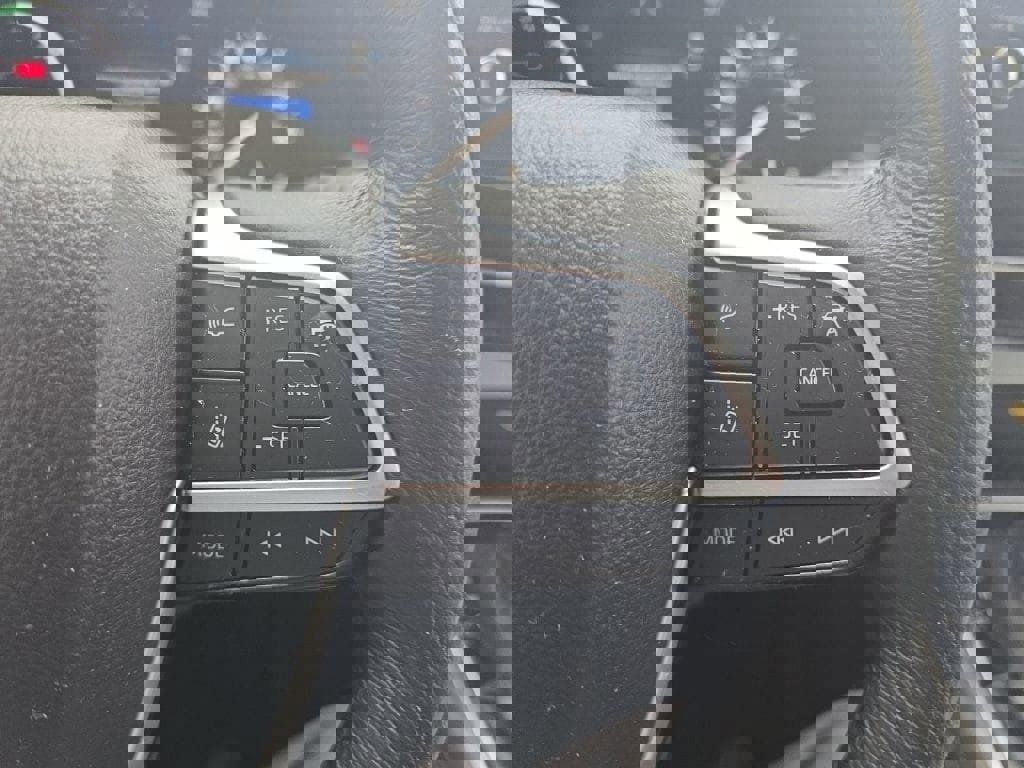 Used 2025 Toyota Sienna XLE image 22