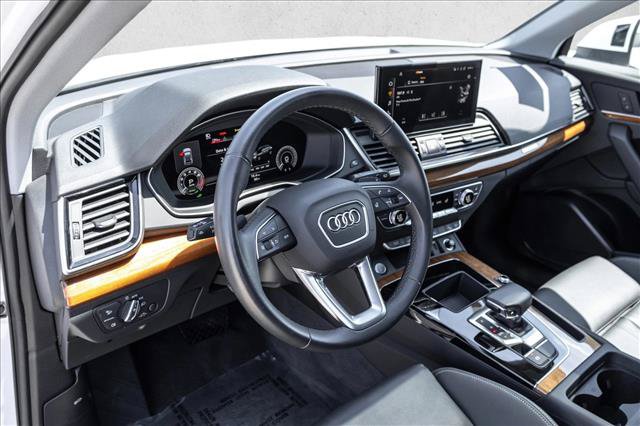 Used 2023 Audi Q5 e Premium w/ Convenience Package AWD/4WD image 10