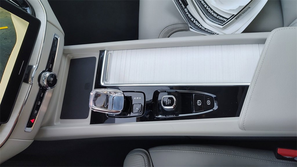 New 2026 Volvo XC60 B5 Ultra w/ Climate Package image 23