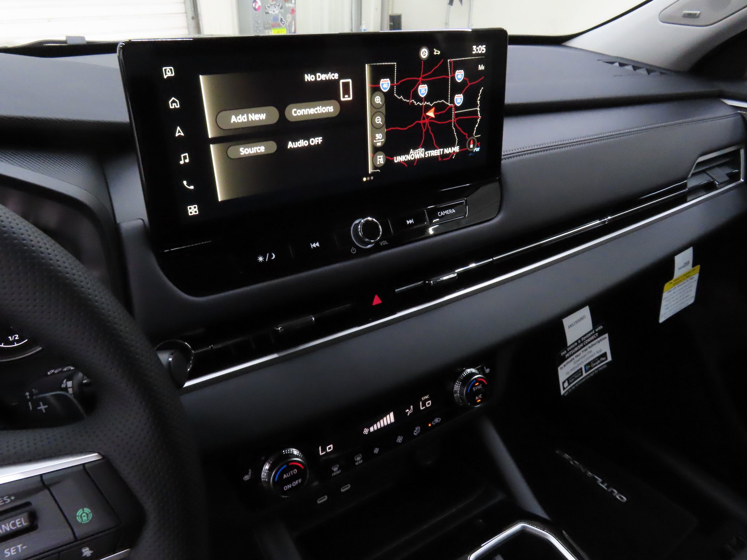 New 2025 Mitsubishi Outlander SE image 16