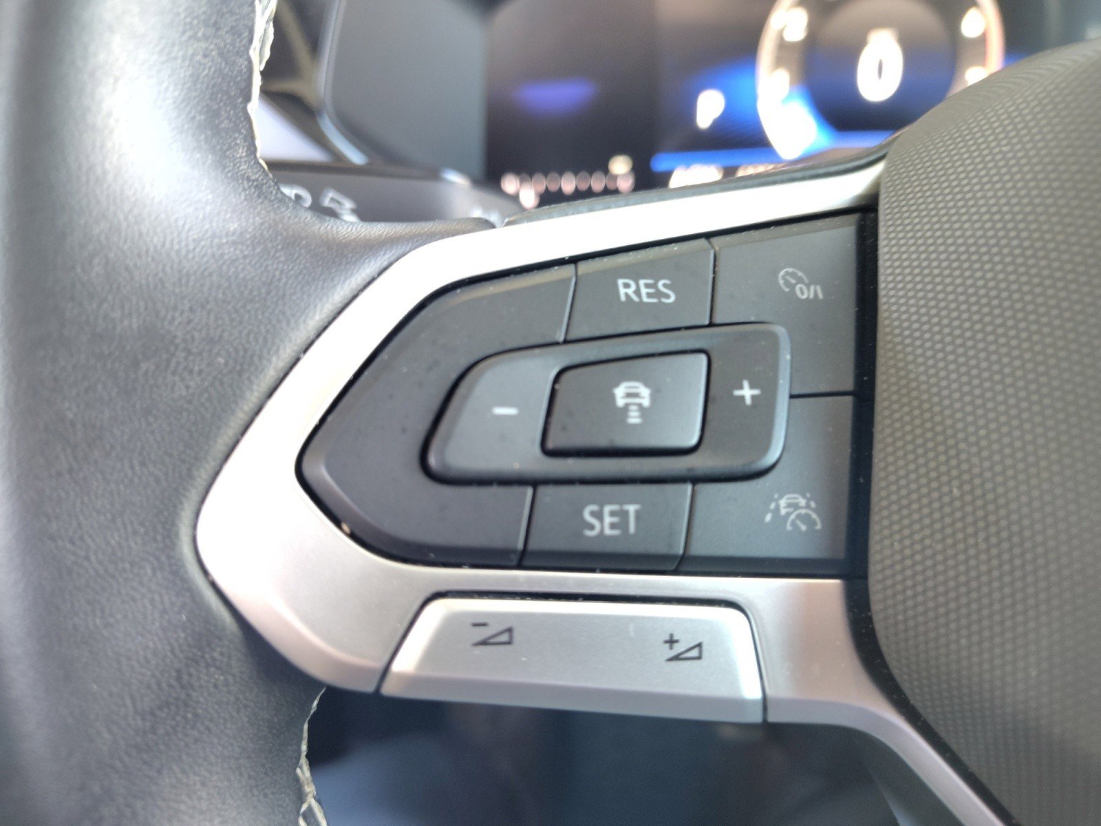 Used 2024 Volkswagen Taos SE w/ Panoramic Sunroof Package image 27