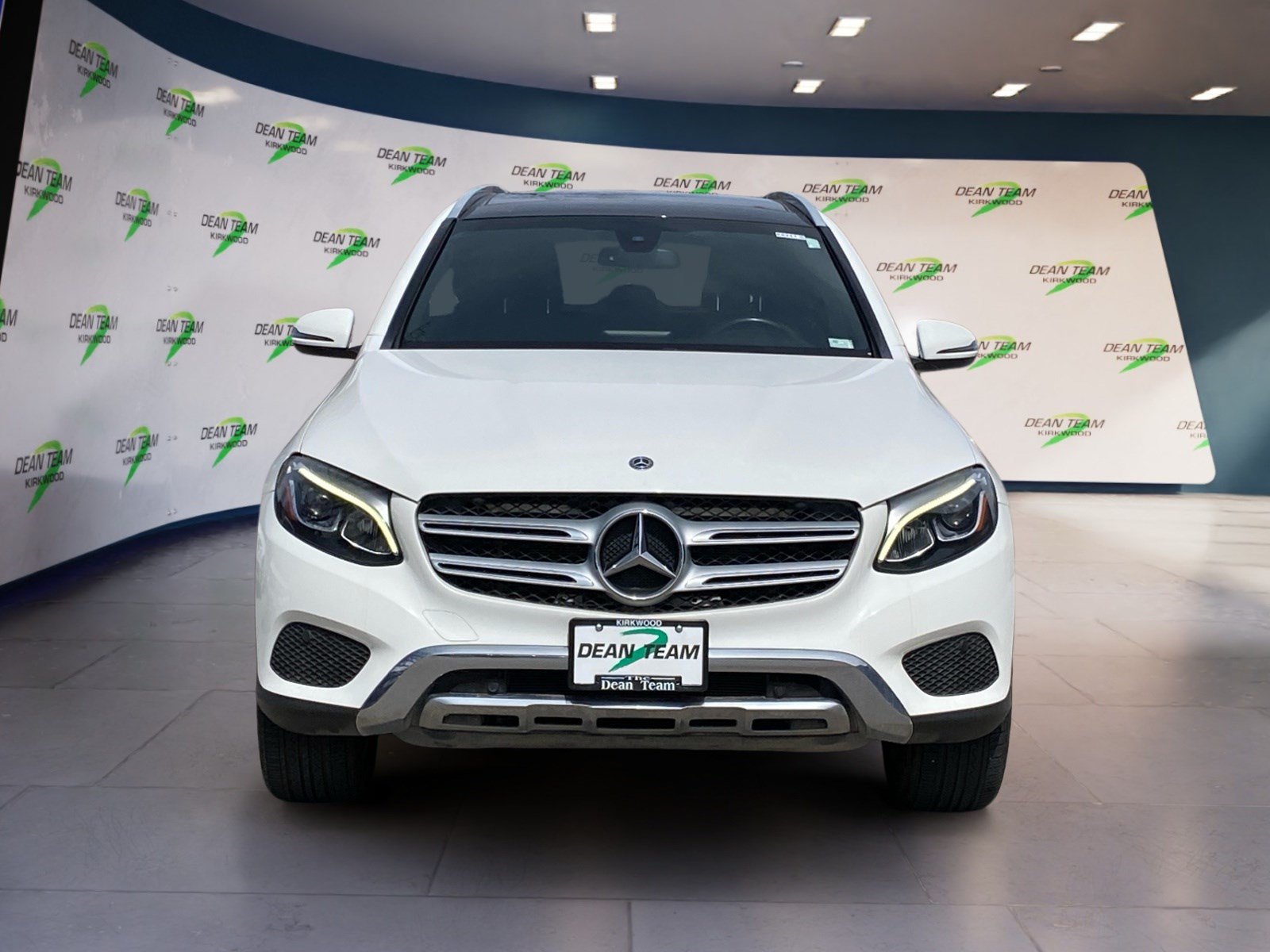 Used 2019 Mercedes-Benz GLC 300 4MATIC w/ Premium Package image 2