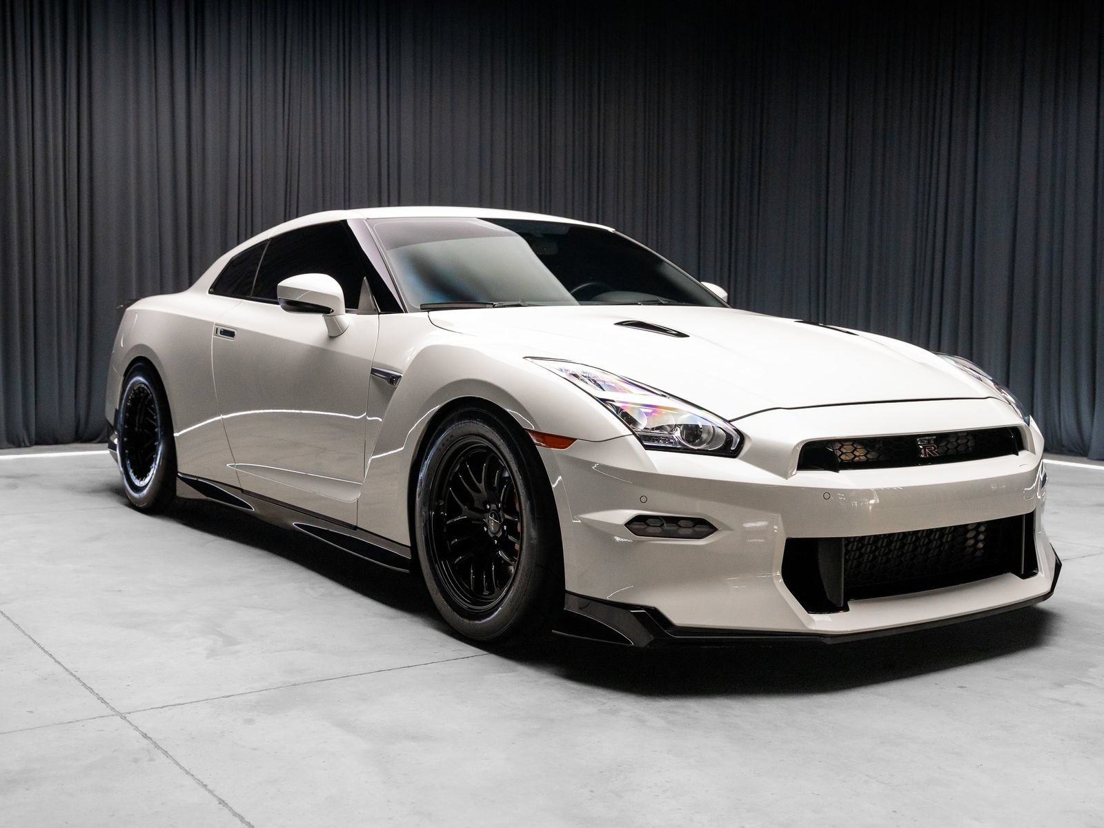 Used 2024 Nissan GT-R Premium w/ Premium Interior Package AWD/4WD image 21