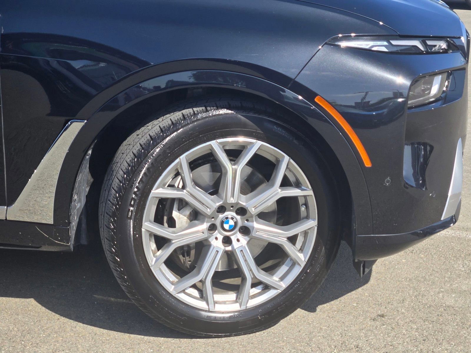 Used 2023 BMW X7 xDrive40i w/ Parking Assistance Package AWD/4WD image 9