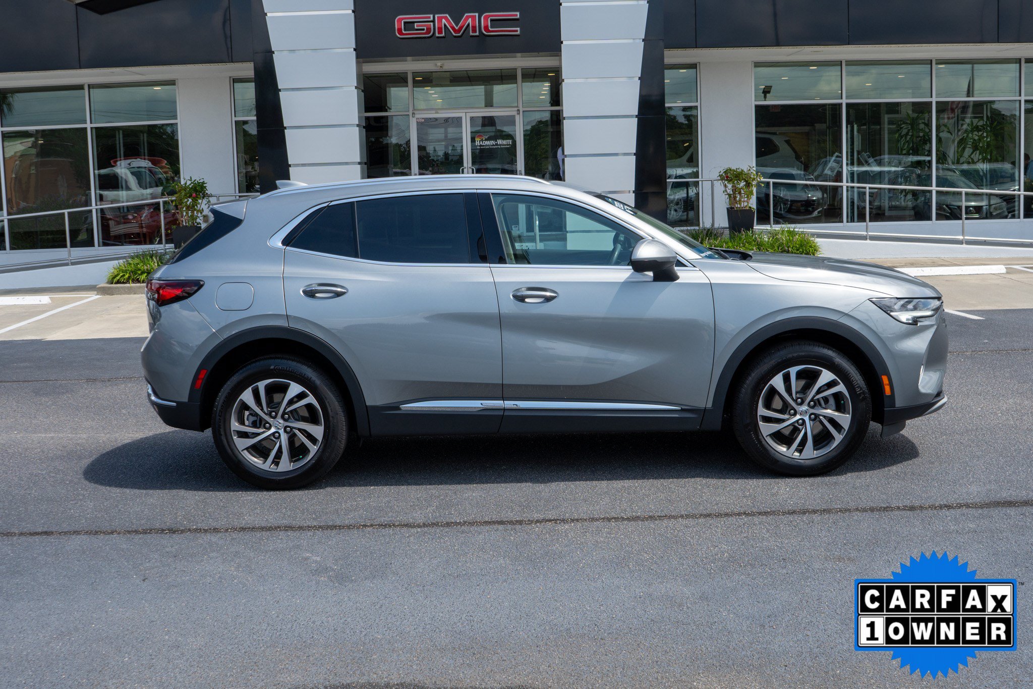 Used 2023 Buick Envision Essence AWD/4WD image 2