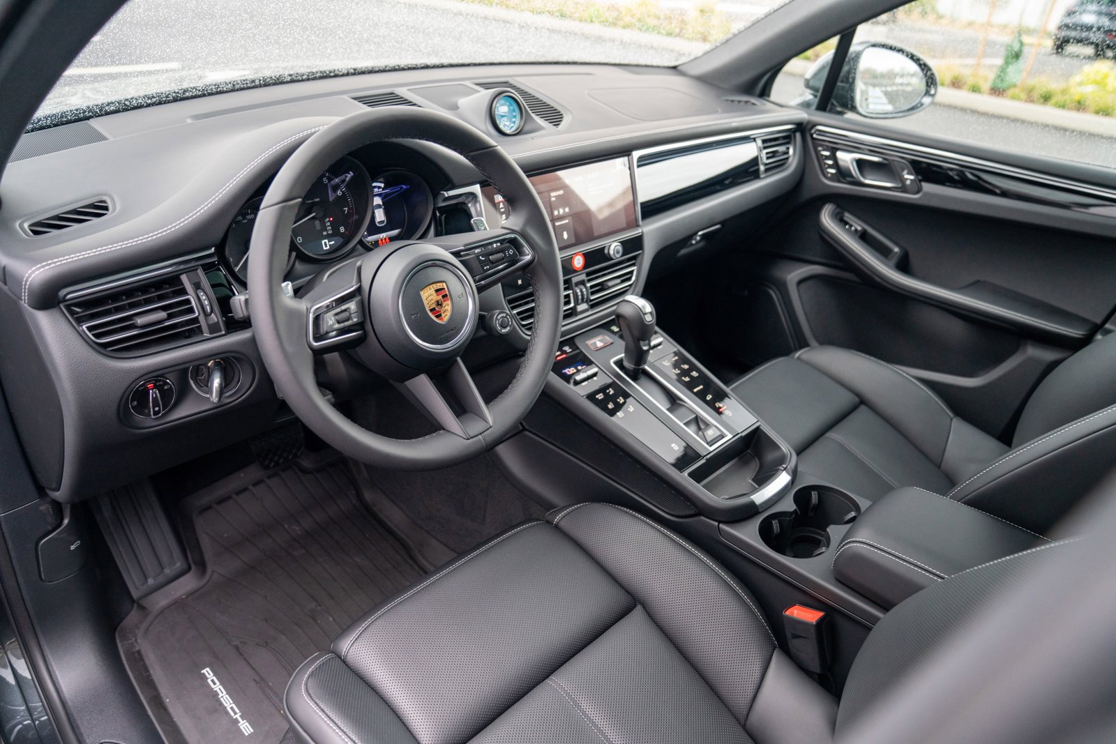 New 2026 Porsche Macan AWD/4WD image 4