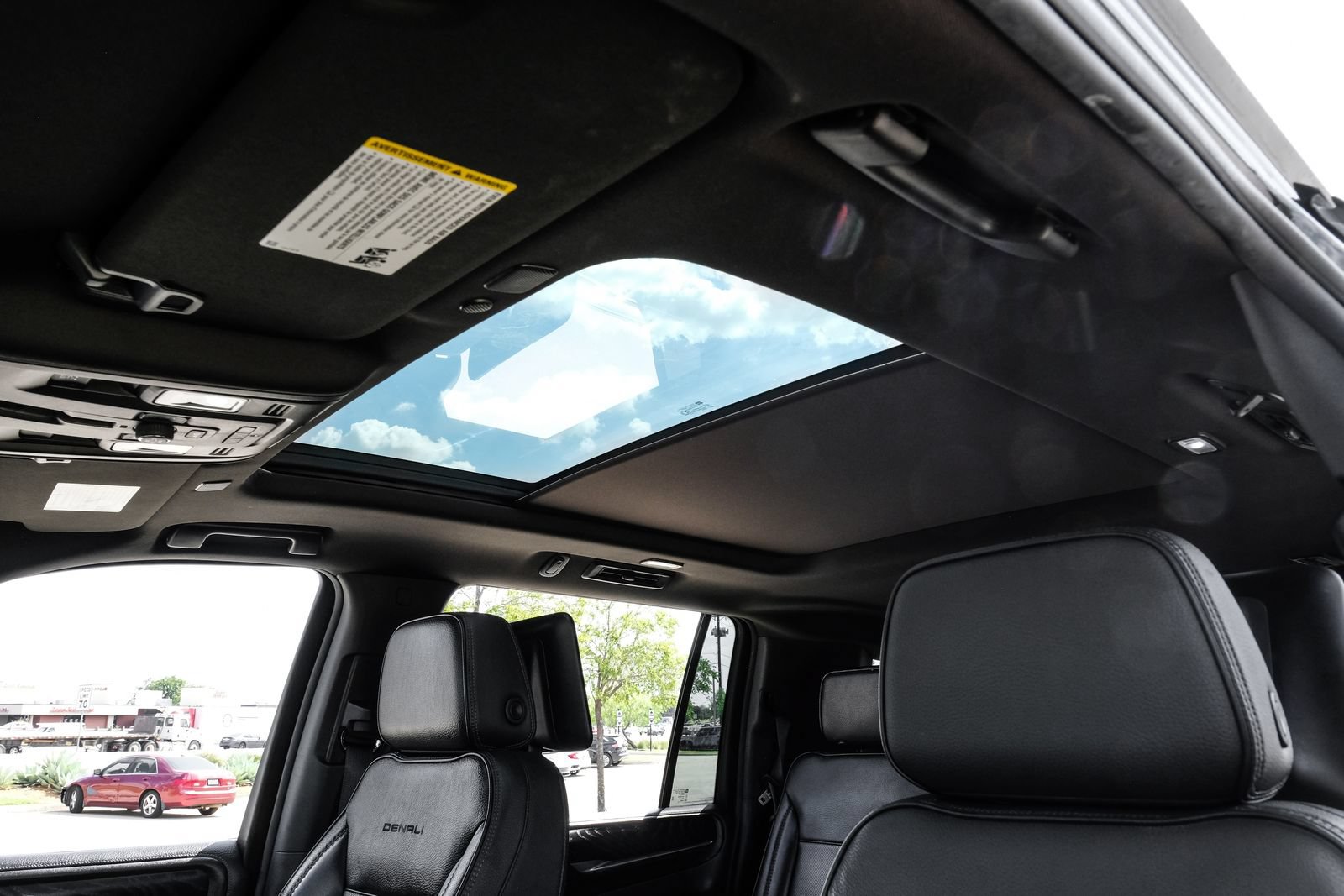 Used 2021 GMC Yukon XL Denali w/ Denali Premium Package RWD image 5