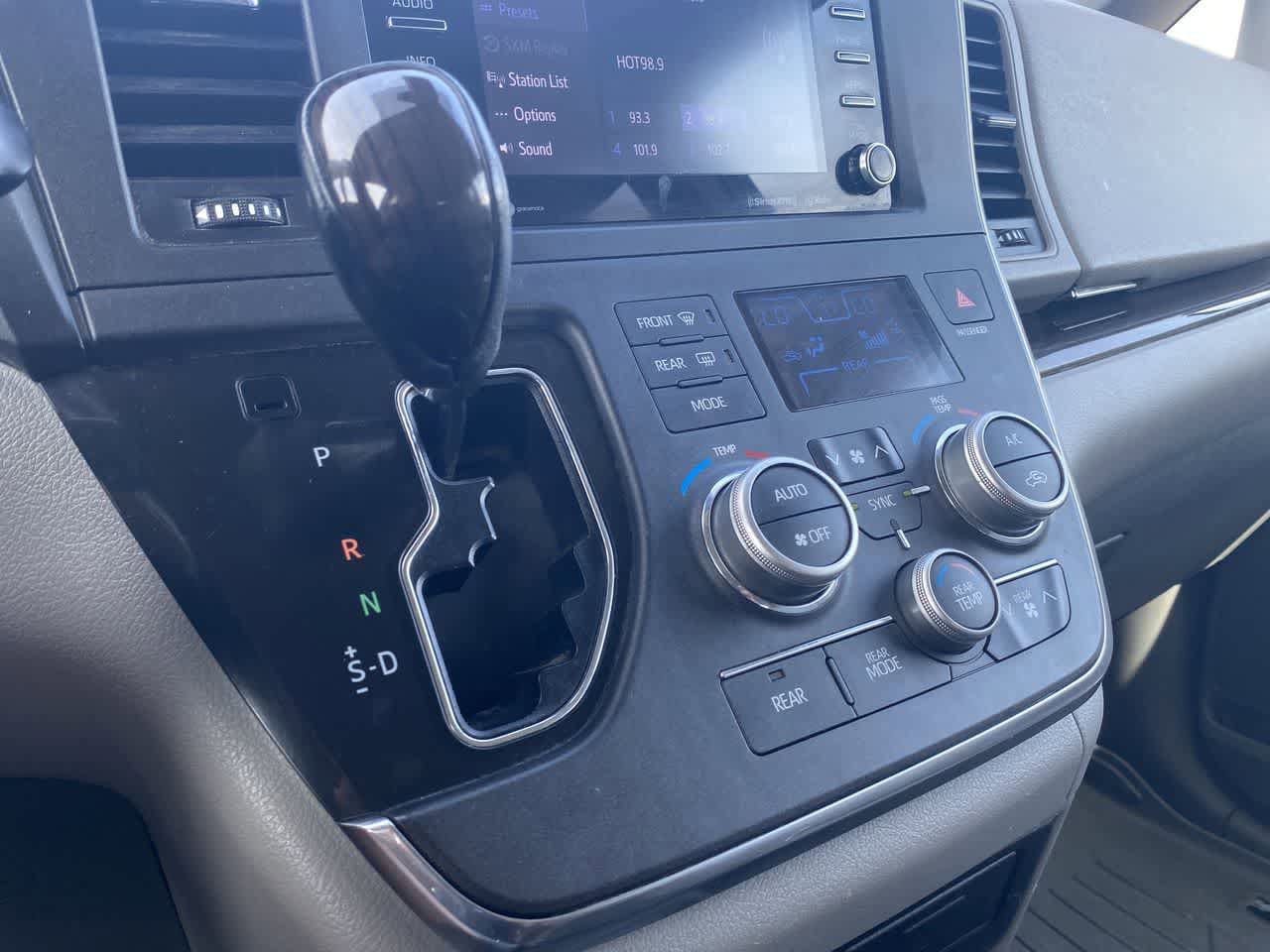 Certified 2018 Toyota Sienna XLE FWD image 19