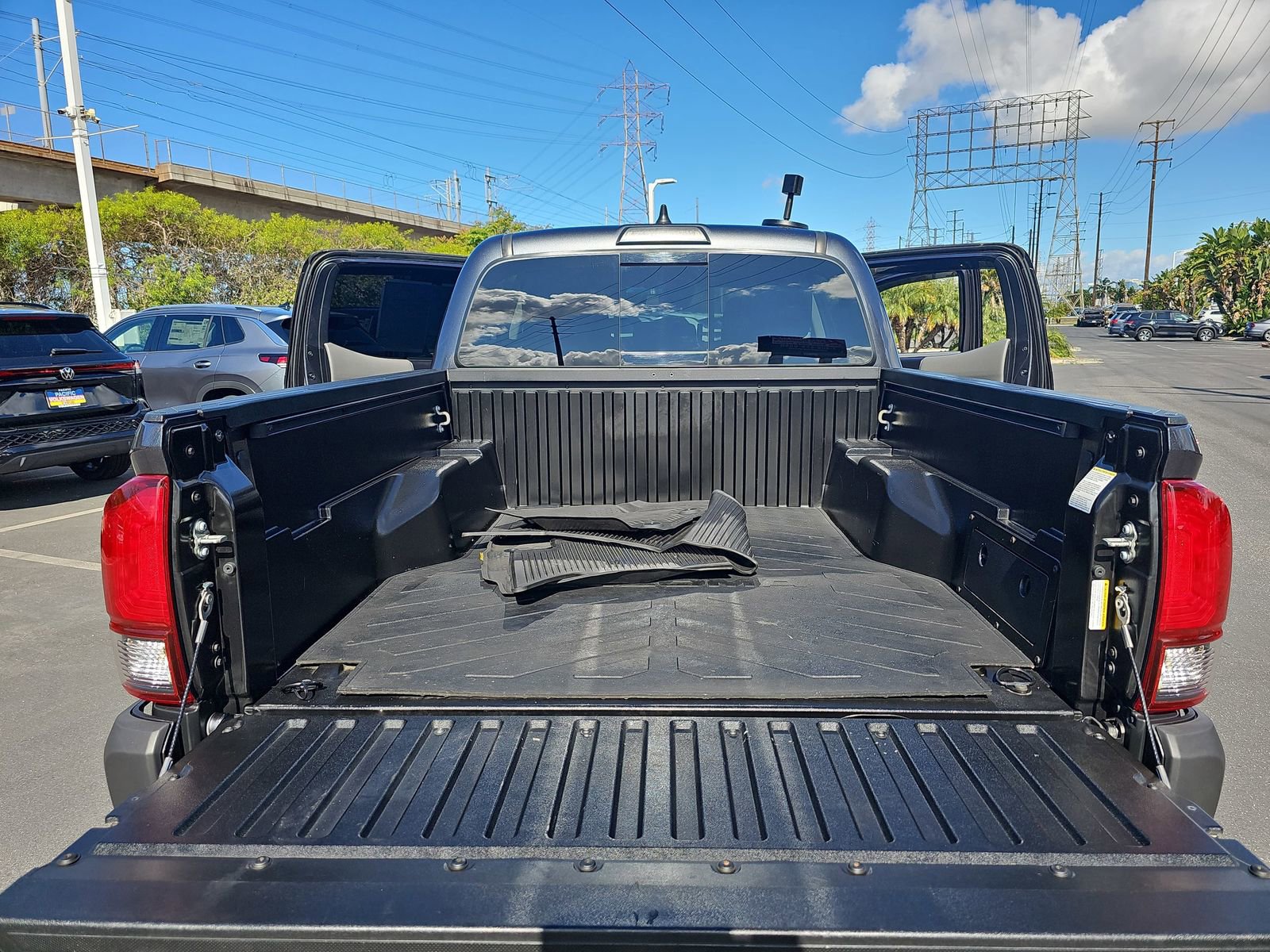 Used 2020 Toyota Tacoma SR5 RWD image 12