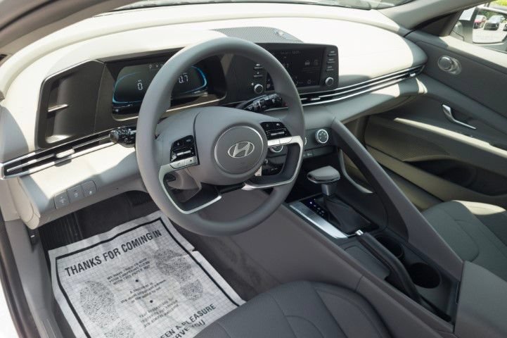 New 2026 Hyundai Elantra SE FWD image 11