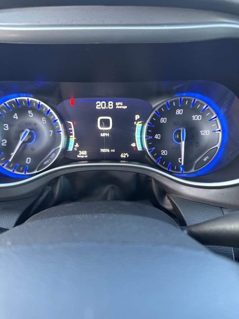 Used 2023 Chrysler Pacifica Touring-L FWD image 10