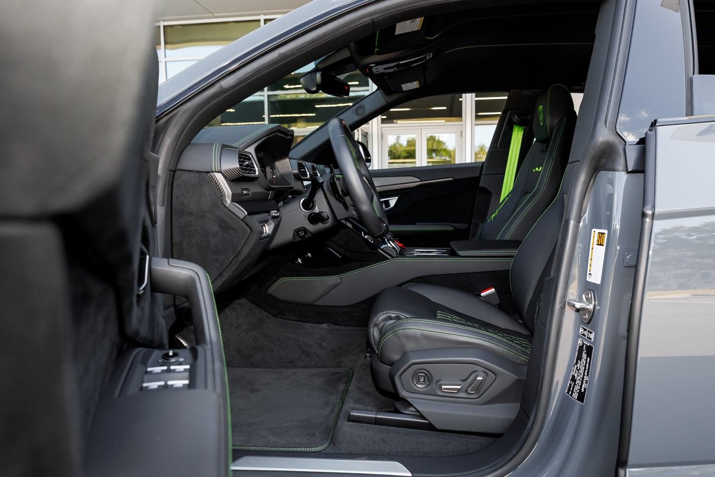 Used 2023 Lamborghini Urus Performante AWD/4WD image 58