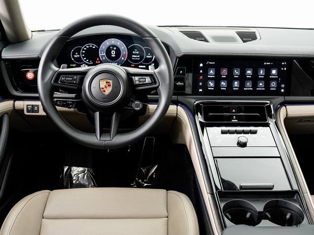 Certified 2025 Porsche Panamera 4 image 18