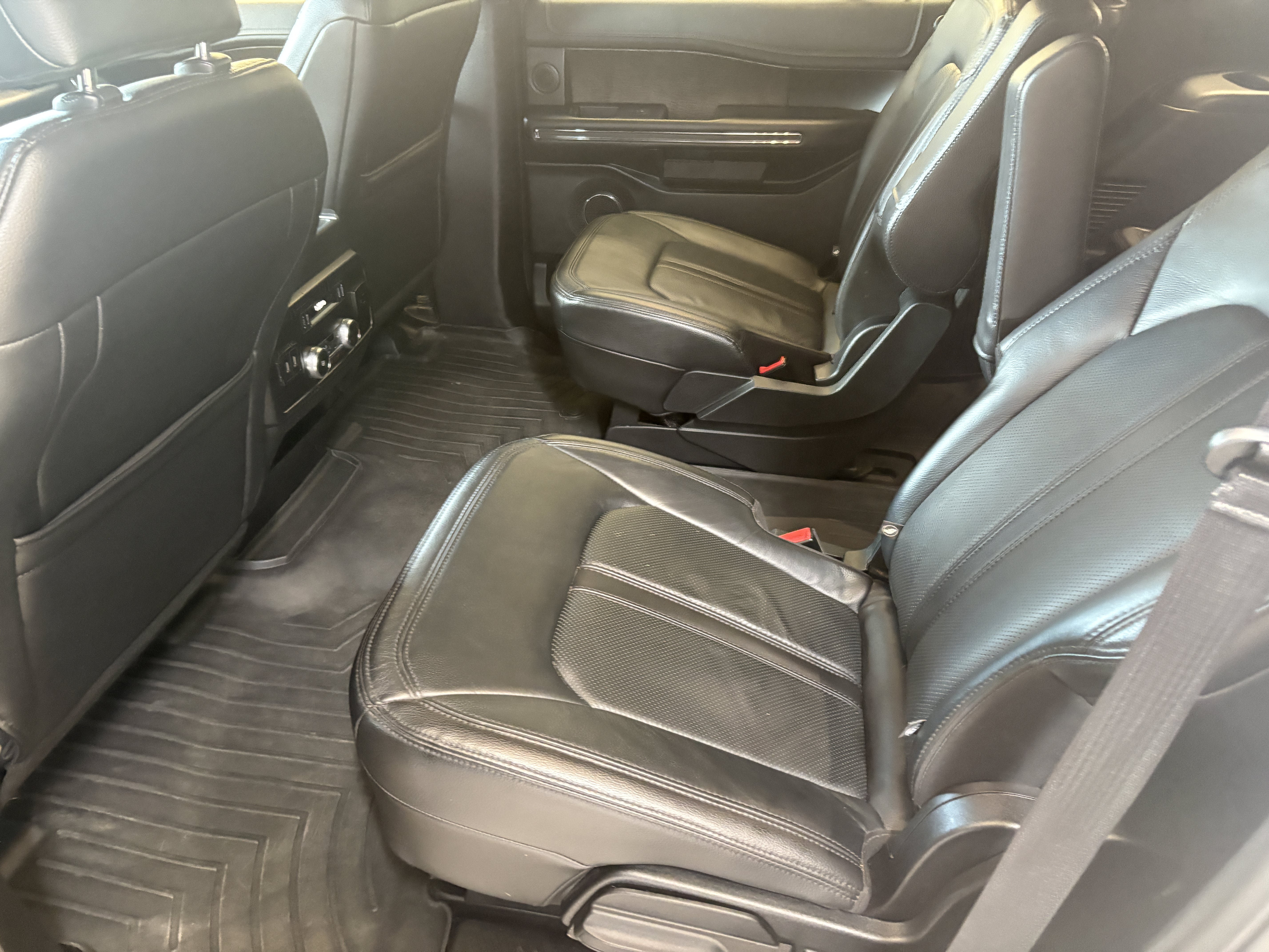 Used 2018 Ford Expedition Limited AWD/4WD image 8