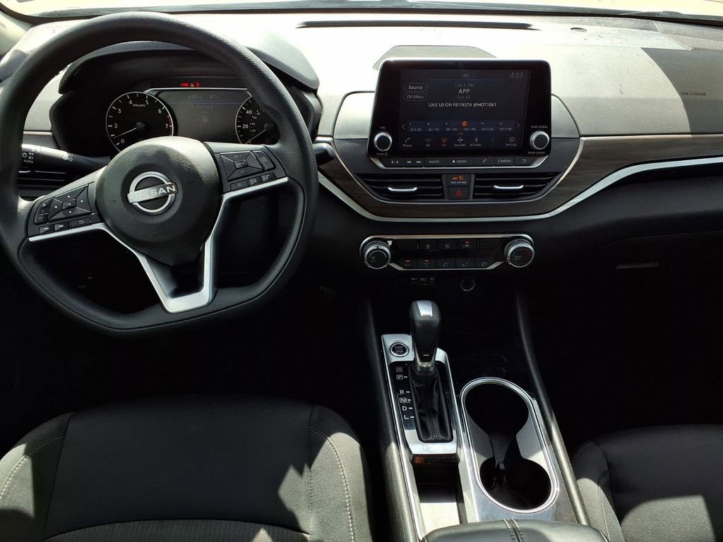 Used 2024 Nissan Altima 2.5 SV FWD image 13
